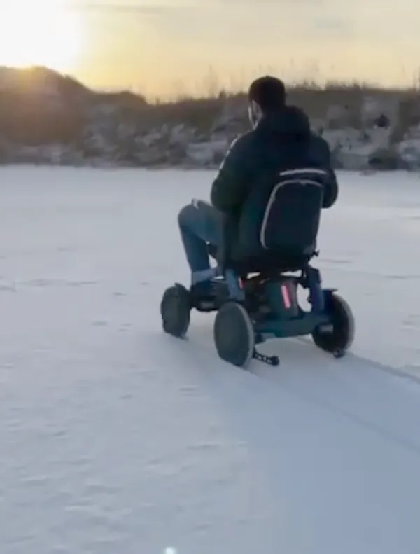 fauteuil roulant tout terrain neige