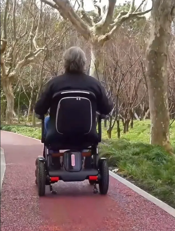 fauteuil roulant tout terrain