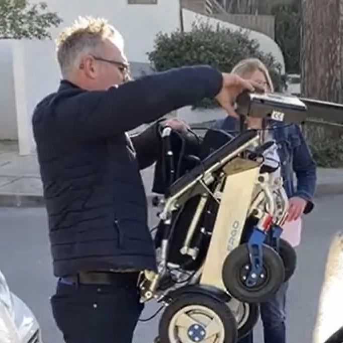 essai fauteuil roulant a domicile